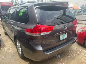 Toyota Sienna 2013 Gray