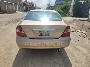 Toyota Camry 2005 Gold