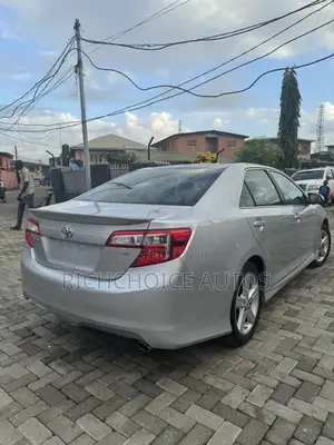 Toyota Camry SE Sport 4dr Sedan (2.5L 4cyl 6A) 2014 Silver