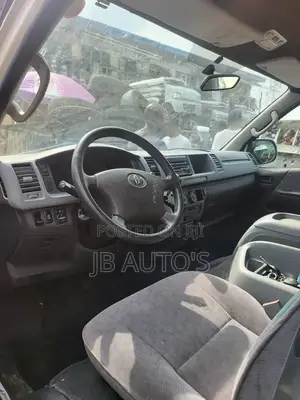 Toyota HiAce 2012 White