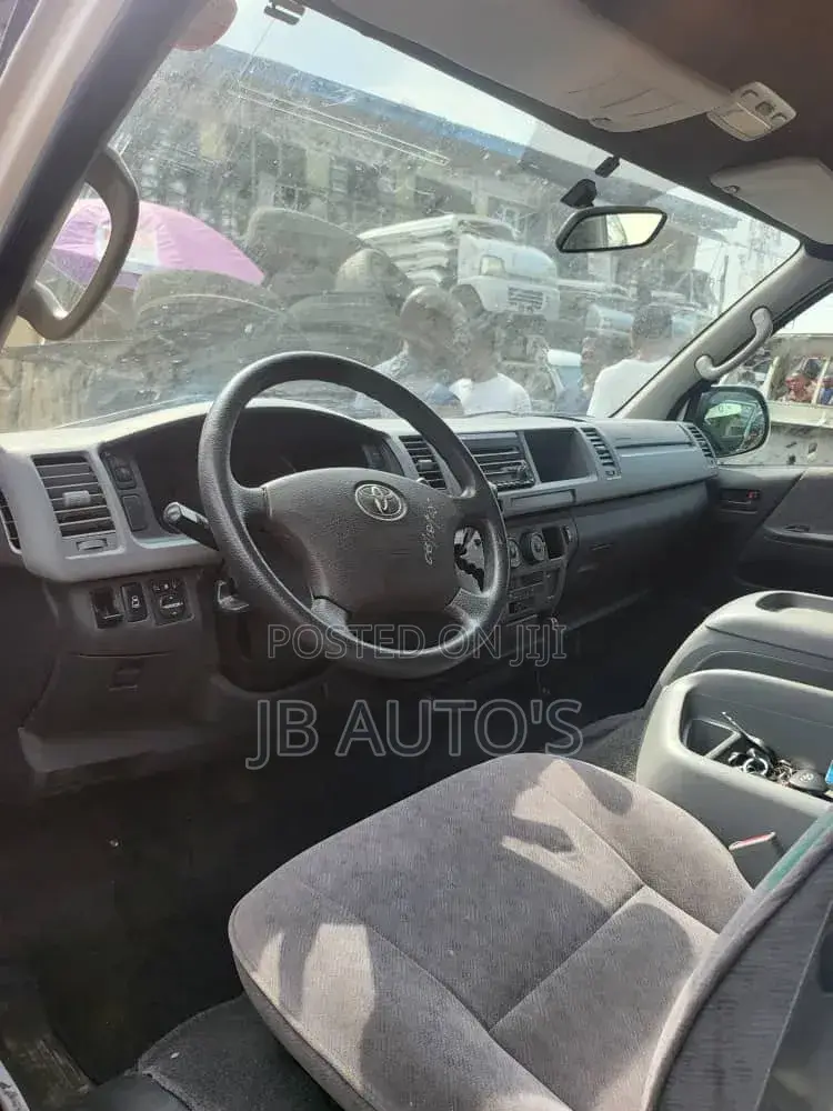 Toyota HiAce 2012 White