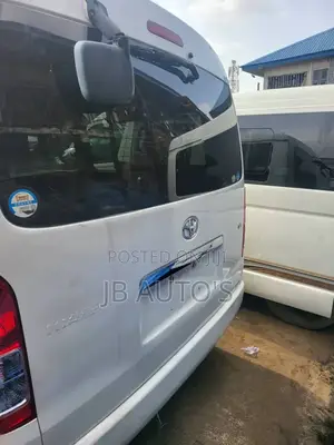 Toyota HiAce 2012 White