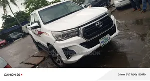 Toyota Hilux 2015 White