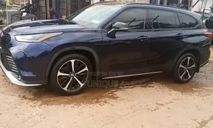 Toyota Highlander XSE 2021 Blue