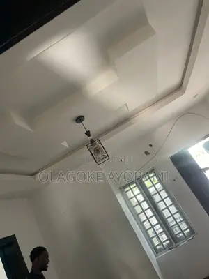 2bdrm House in Ajila Road 5, Akala Express for rent