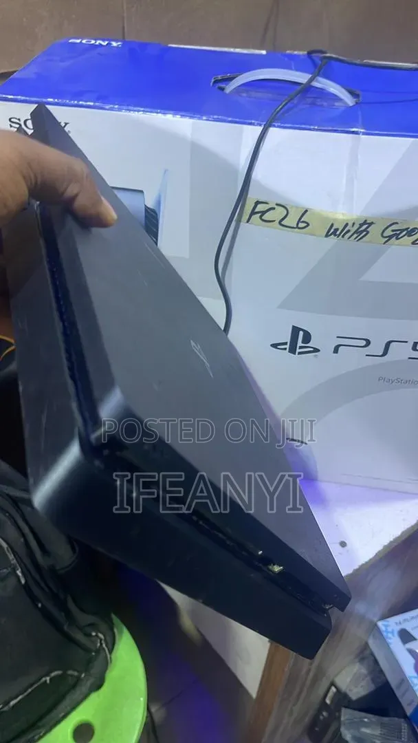 Sony Ps4 With One Pad