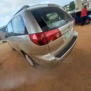 Toyota Sienna 2006 Gold