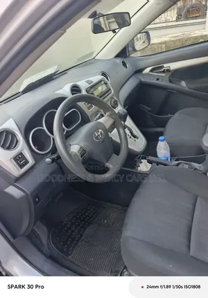 Toyota Matrix L Hatchback FWD (1.8L 4cyl 5A) 2013 Silver