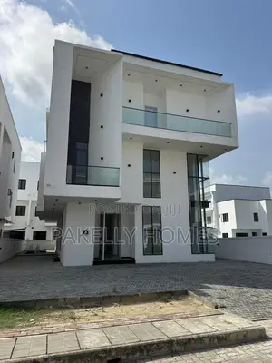 Contemporary 5 Bedroom Detached Duplex