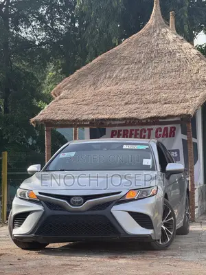 Toyota Camry SE (2.5L 4cyl 8A) 2019 Silver