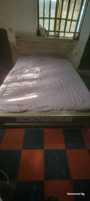 4.5 Bedframe, Padded Half Headrest