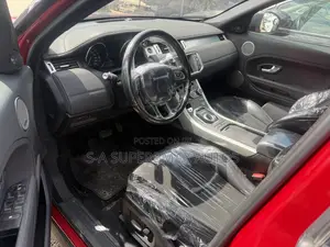 Land Rover Range Rover Evoque Prestige 4dr SUV AWD (2.0L 4cyl Turbo 9A)