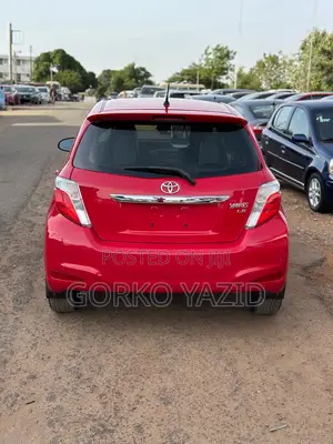 Toyota Yaris LE Hatchback 3dr 2014 Red