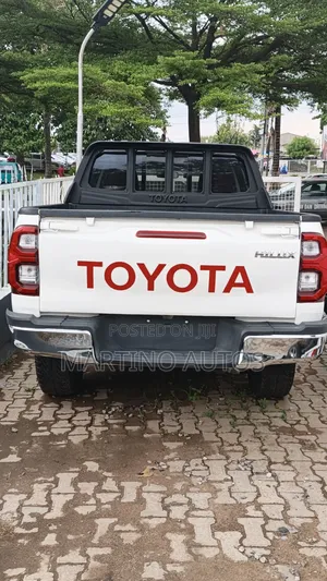 Toyota Hilux 2016 White
