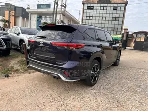 Toyota Highlander XSE 2021 Blue