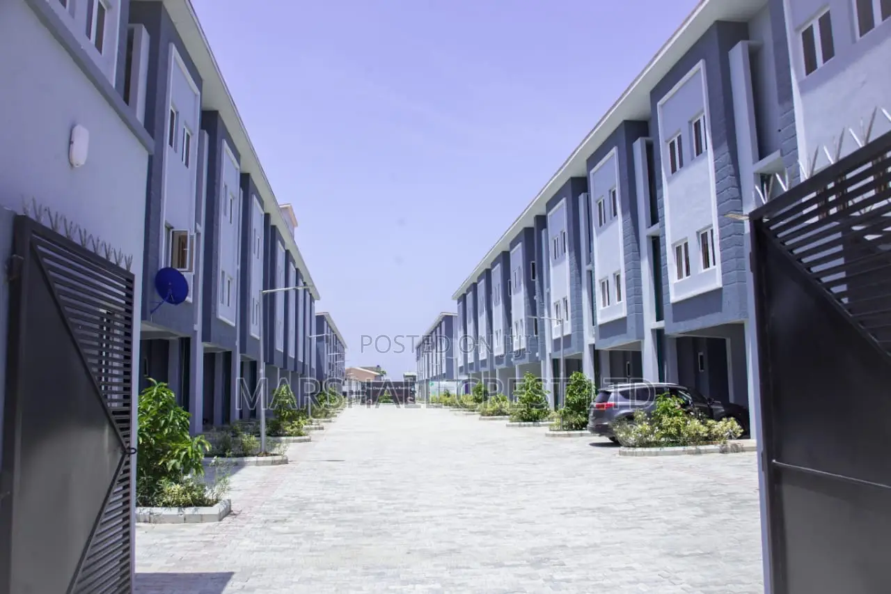 2bdrm Duplex in Lekki Phase 2 for rent