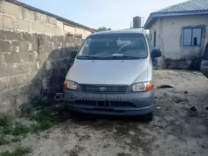 Toyota HiAce 2006 Grey