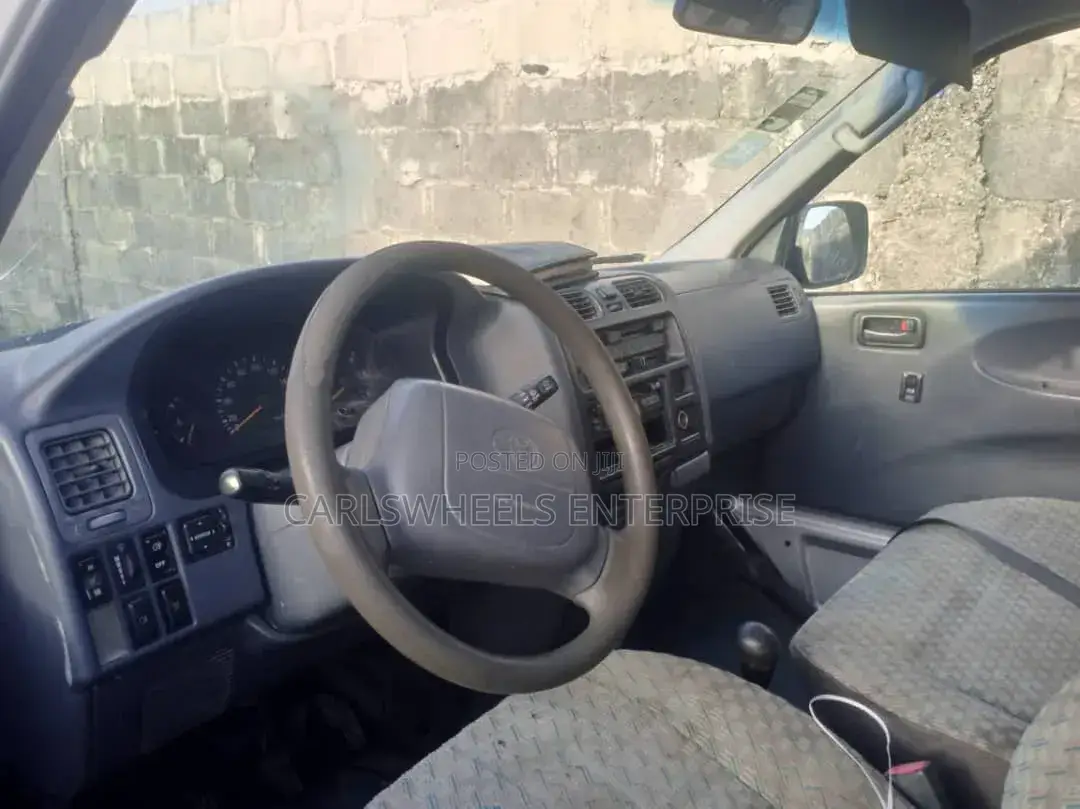 Toyota HiAce 2006 Grey