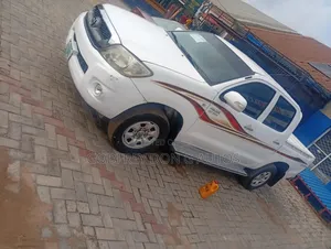 Toyota Hilux 2011 White