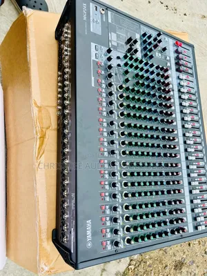 Yamaha Mgp24x Professional Analog Console Mixer
