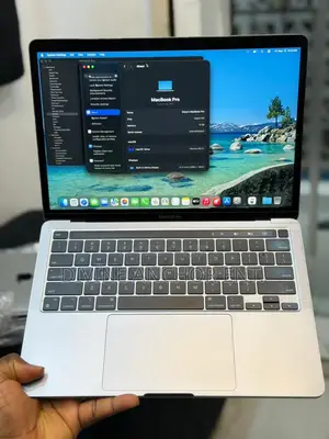 Laptop Apple MacBook Pro 2022 M2 8GB Apple M2 SSD 256GB