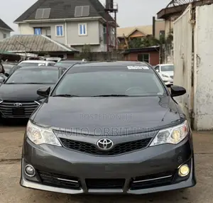 Toyota Camry SE 4dr Sedan (2.5L 4cyl 6A) 2013 Gray