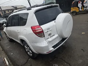 Toyota RAV4 Limited 2011 White