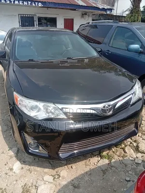 Toyota Camry XLE 4dr Sedan (2.5L 4cyl 6A) 2013 Black