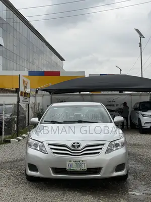 Toyota Camry LE 4dr Sedan (2.5L 4cyl 6AM) 2010 Silver