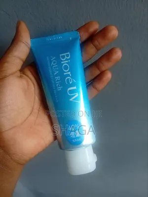 Suncreams for Sun Protection and Give Clear Glowing Skin