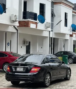 Mercedes-Benz C300 2011 Black