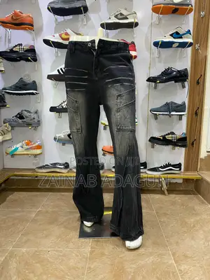 Quality Black Baggy Jeans Available