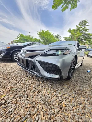 Toyota Camry SE 2021 Gray
