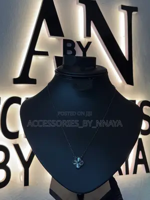Black 4-Leaf Clover Pendant Necklace