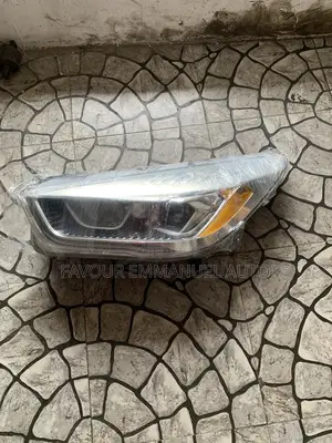 Headligh Ford Escape 2017