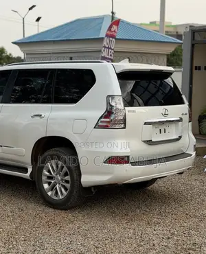 Lexus GX 460 Base 2018 White