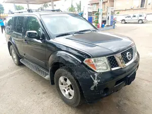 Nissan Pathfinder 2005 Black