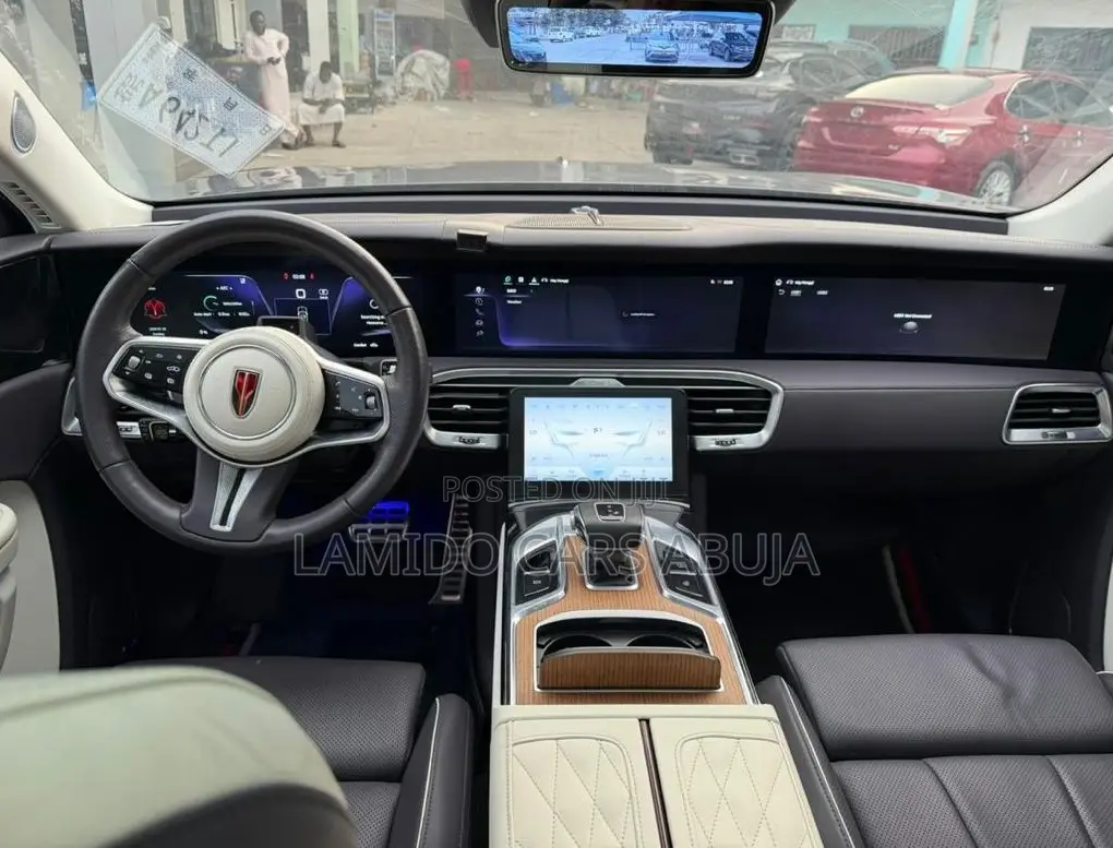 Hongqi E-HS9 Comfort 2025