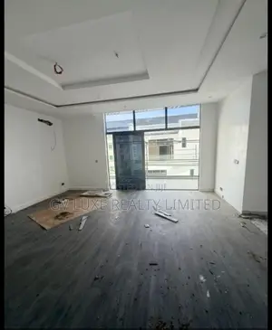 2bdrm Penthouse in Lekki Right for rent