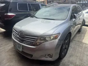 Toyota Venza XLE 2010 Silver