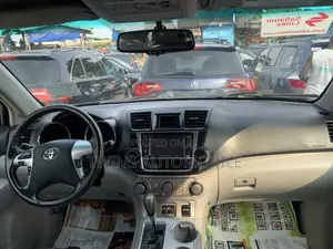 Toyota Highlander Limited 3.5l 4WD 2013 Black