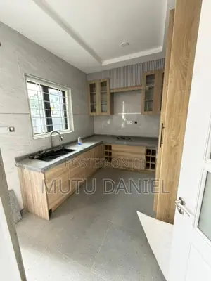 5bdrm Townhouse/Terrace in Idu Industrial for sale