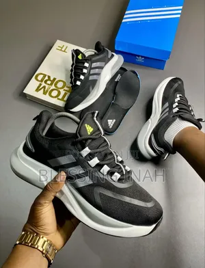 Adidas Sneakers