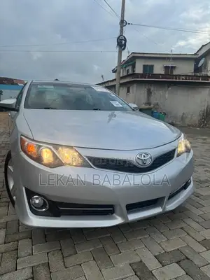 Toyota Camry SE 4dr Sedan (2.5L 4cyl 6A) 2014 Silver