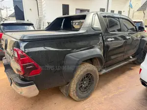 Toyota Hilux 2024 Black