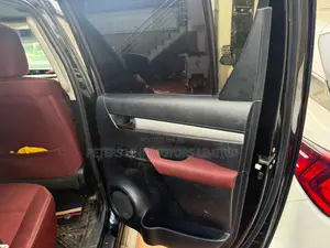 Toyota Hilux 2024 Black