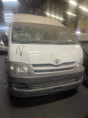 Toyota HiAce 2004 White