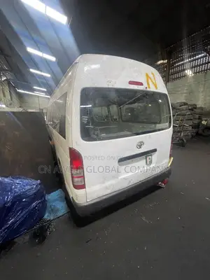 Toyota HiAce 2004 White