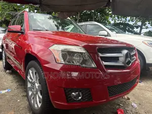 Mercedes-Benz C300 2011 Red