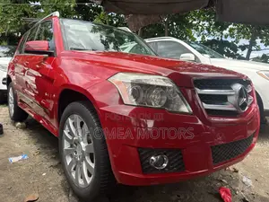 Mercedes-Benz C300 2011 Red